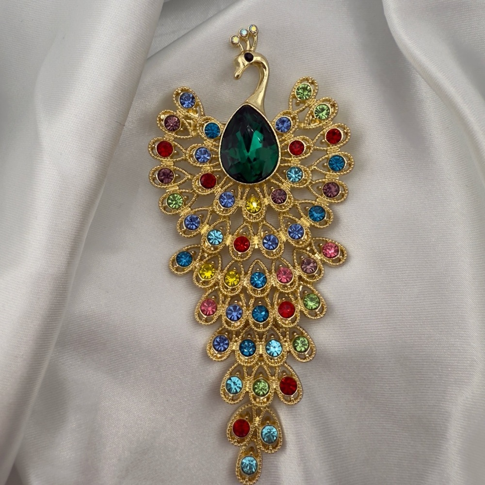 Queen Style Gold Peacock Brooch with Multicolor Gems - Picture 10 of 10